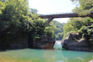 逆巻の川原と猿飛橋