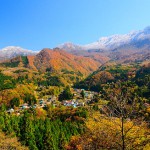 苗場山と小赤沢集落