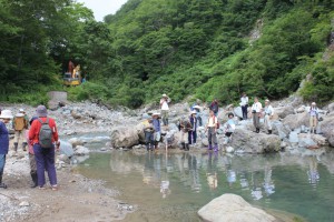 切明の川原で温泉が湧いていることを実感