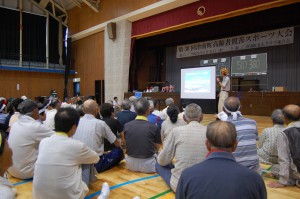 真剣に聞き入る参加者の方々