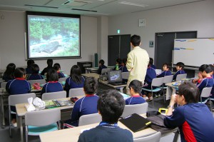 スライドで苗場山麓のジオサイトを勉強