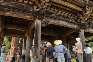 見事な彫刻や木組みに圧倒される常慶院の山門