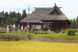 現在も住み継がれている中門づくりの阿部家（長野県宝）