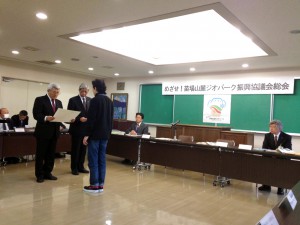 表彰される小池友基さん