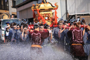 フォトコン賞_水掛けろ!_小林 幸一